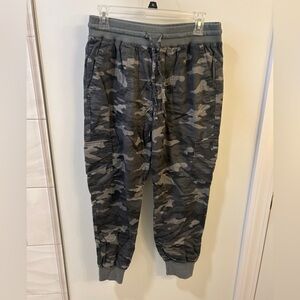 Gap camo joggers